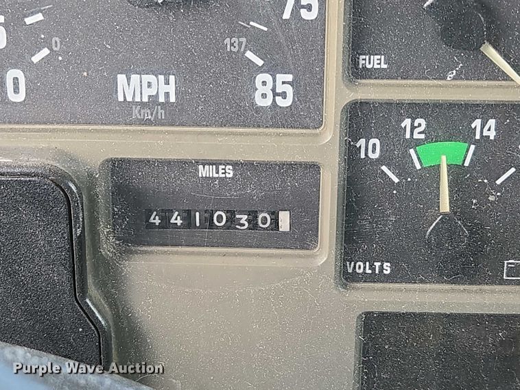 image for item DP6327 1999 International 4700 delivery truck