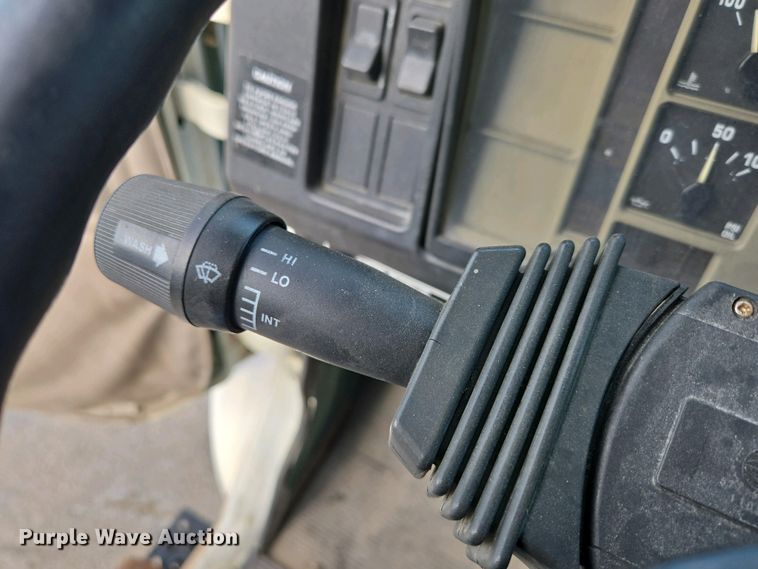 image for item DP6327 1999 International 4700 delivery truck