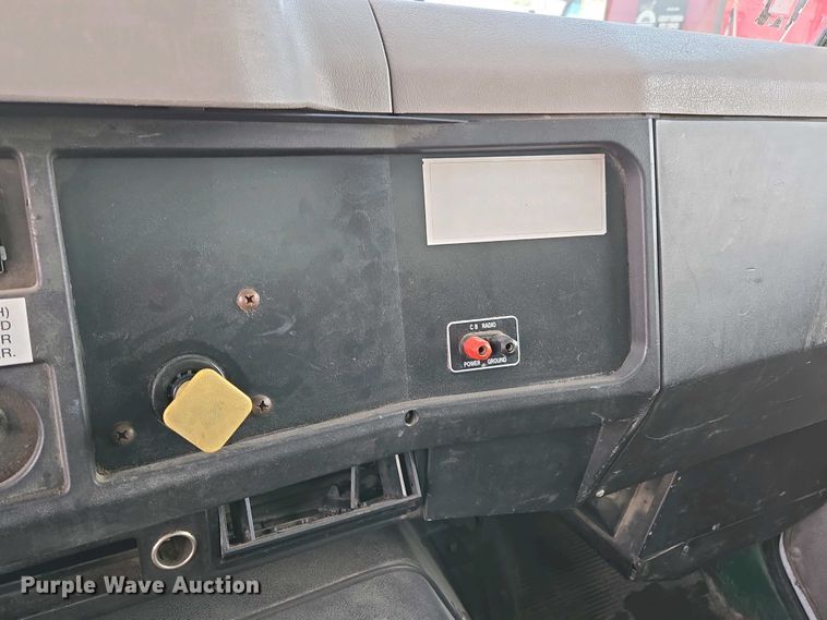 image for item DP6327 1999 International 4700 delivery truck