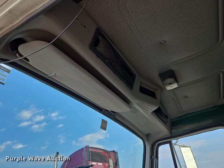 image for item DP6327 1999 International 4700 delivery truck