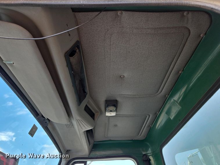 image for item DP6327 1999 International 4700 delivery truck