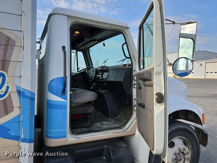 image for item DP6327 1999 International 4700 delivery truck