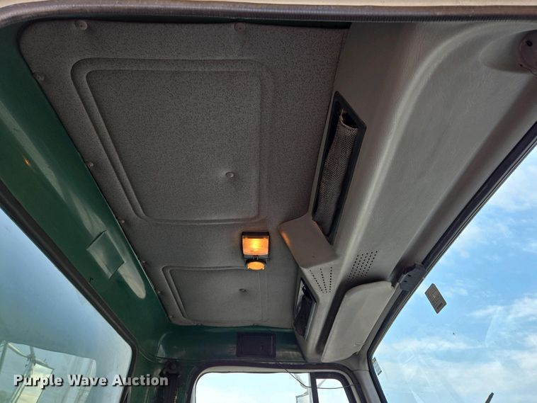 image for item DP6327 1999 International 4700 delivery truck