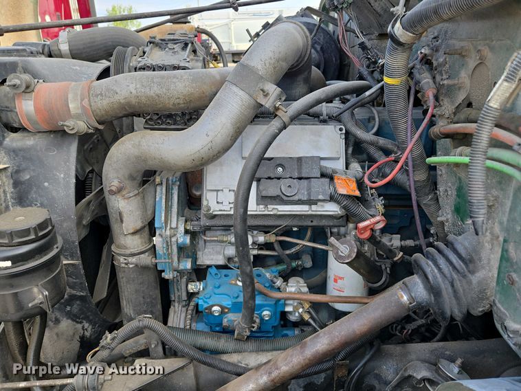 image for item DP6327 1999 International 4700 delivery truck