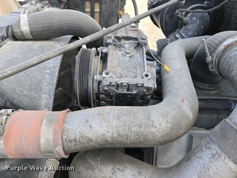 image for item DP6327 1999 International 4700 delivery truck