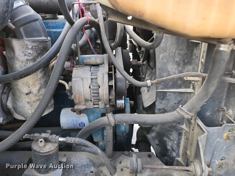 image for item DP6327 1999 International 4700 delivery truck