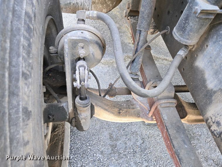 image for item DP6327 1999 International 4700 delivery truck