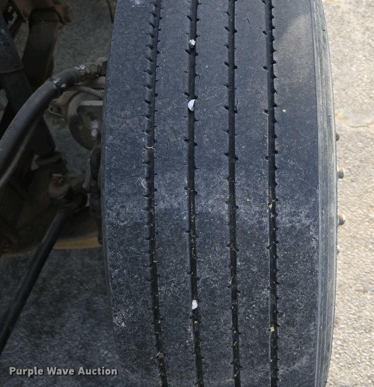 image for item DP6327 1999 International 4700 delivery truck