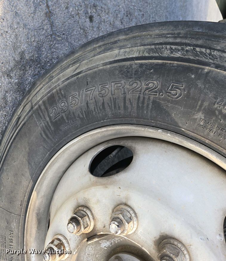 image for item DP6327 1999 International 4700 delivery truck