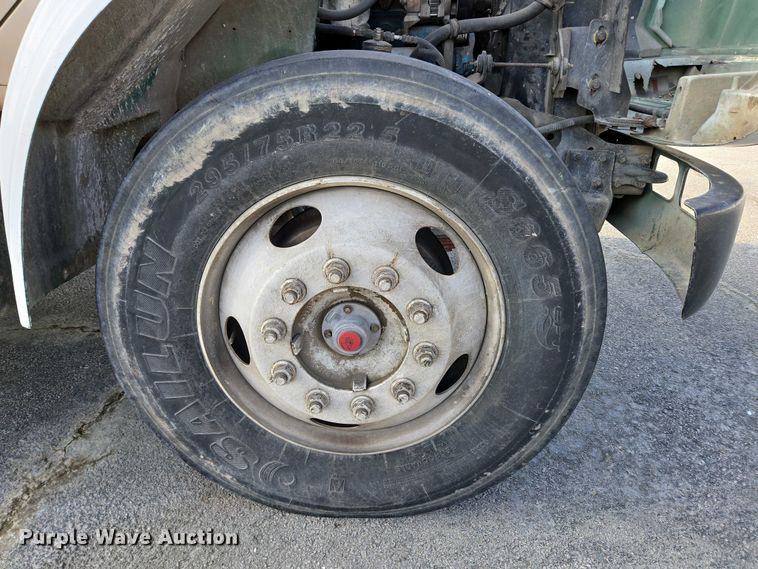 image for item DP6327 1999 International 4700 delivery truck