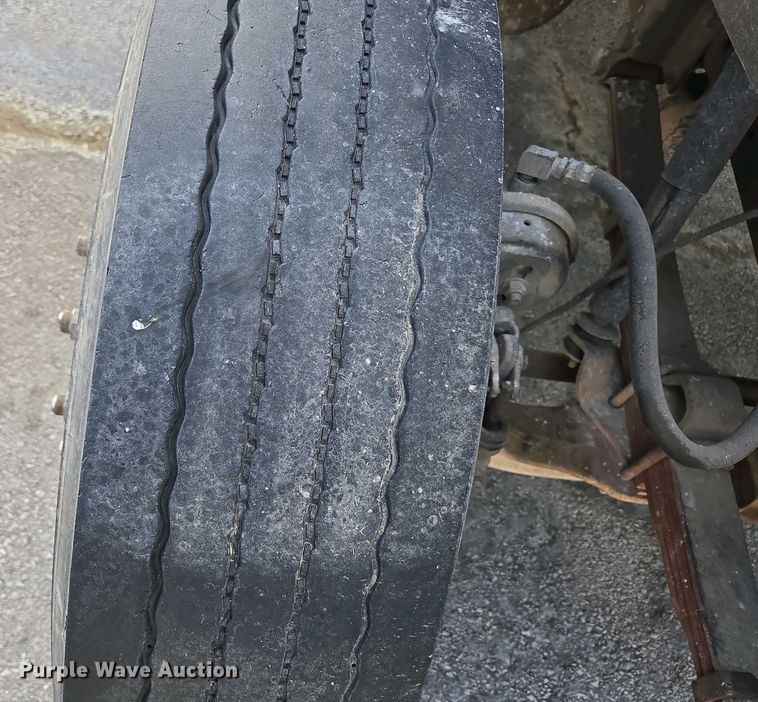 image for item DP6327 1999 International 4700 delivery truck