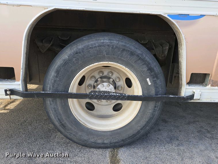 image for item DP6327 1999 International 4700 delivery truck