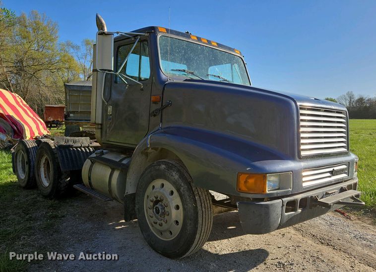 image for item DP6330 1994 International 8200 semi truck