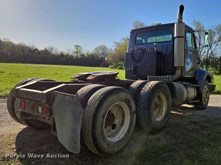 image for item DP6330 1994 International 8200 semi truck