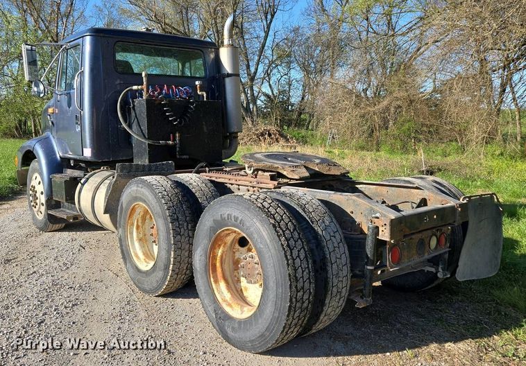 image for item DP6330 1994 International 8200 semi truck