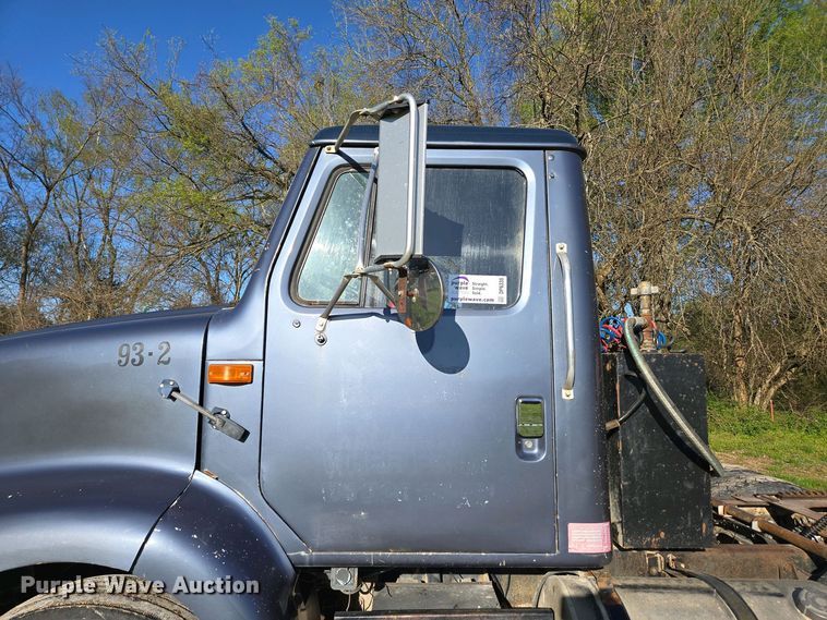 image for item DP6330 1994 International 8200 semi truck