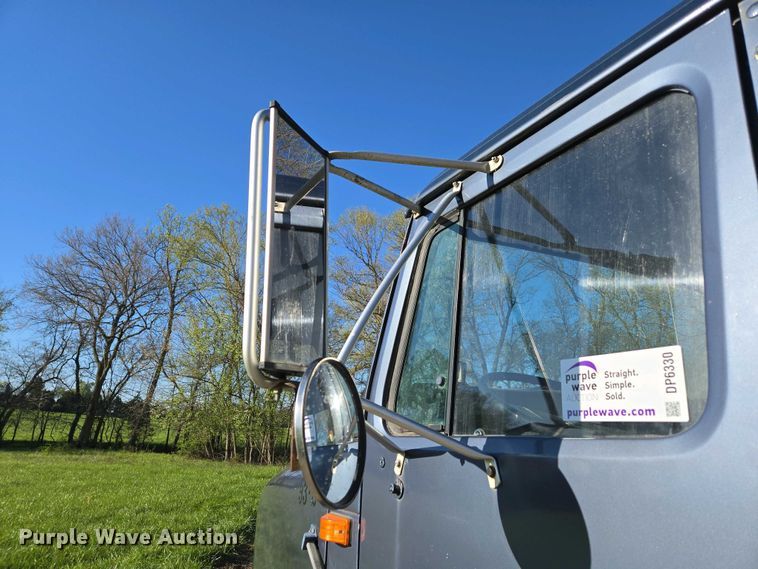 image for item DP6330 1994 International 8200 semi truck