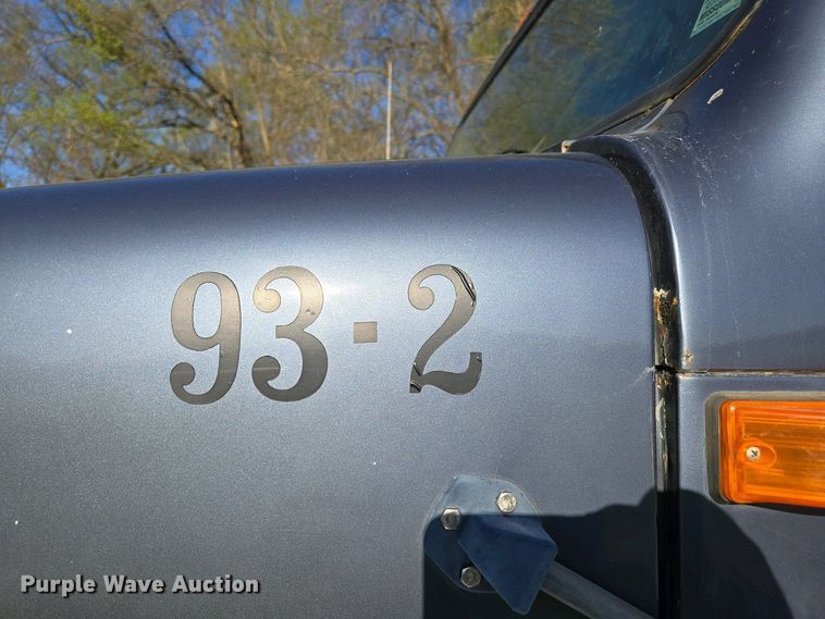 image for item DP6330 1994 International 8200 semi truck