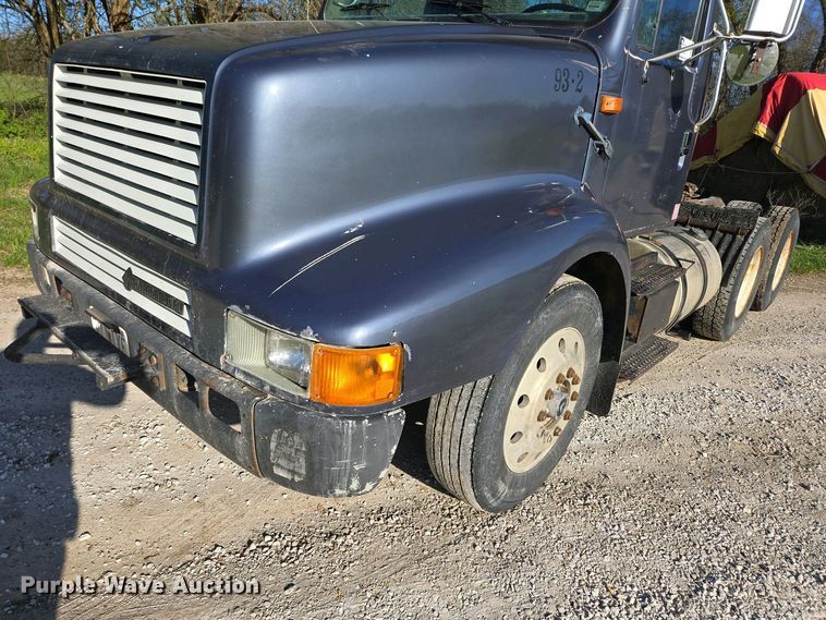 image for item DP6330 1994 International 8200 semi truck