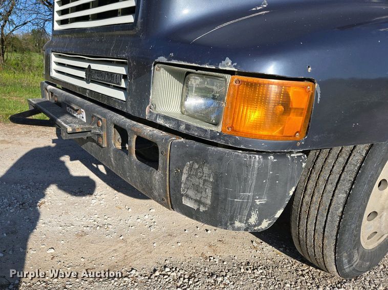 image for item DP6330 1994 International 8200 semi truck