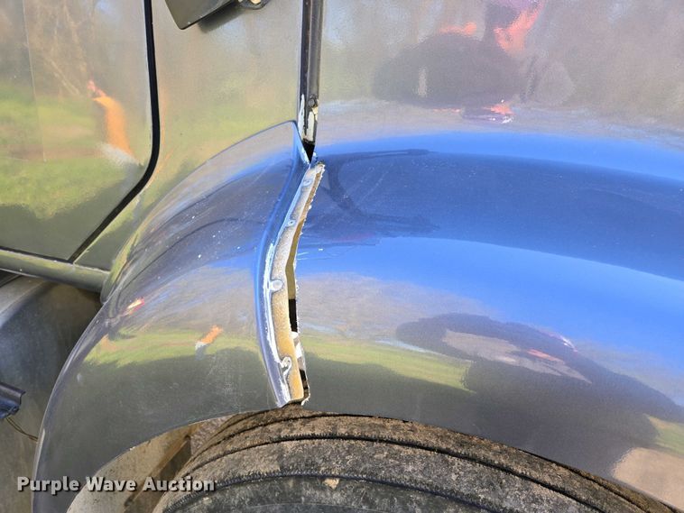 image for item DP6330 1994 International 8200 semi truck