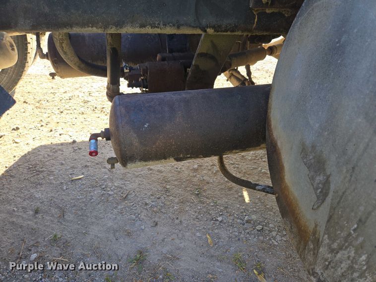 image for item DP6330 1994 International 8200 semi truck