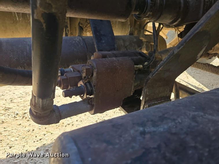 image for item DP6330 1994 International 8200 semi truck