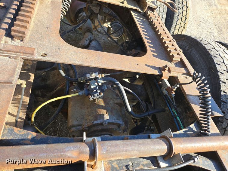 image for item DP6330 1994 International 8200 semi truck