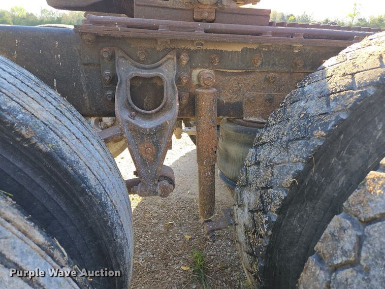 image for item DP6330 1994 International 8200 semi truck