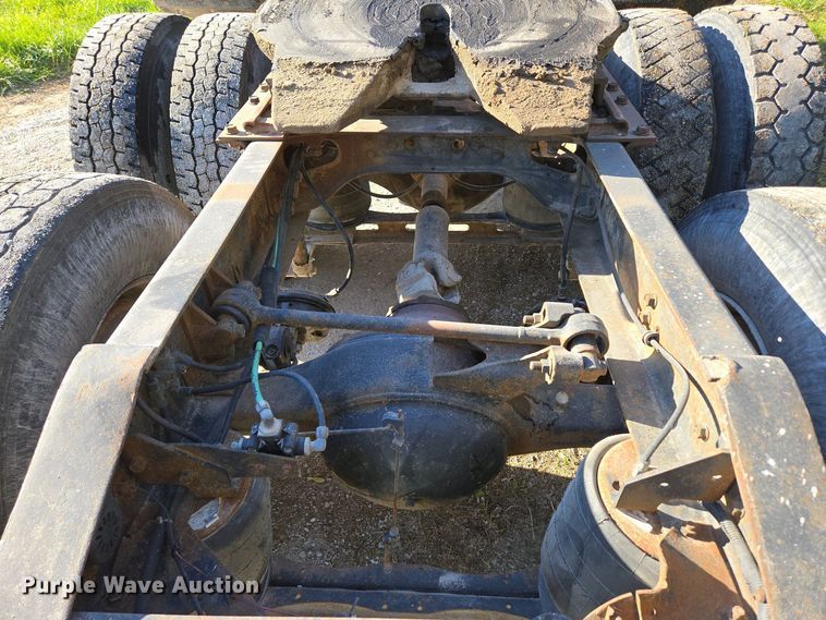 image for item DP6330 1994 International 8200 semi truck