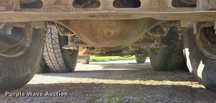 image for item DP6330 1994 International 8200 semi truck