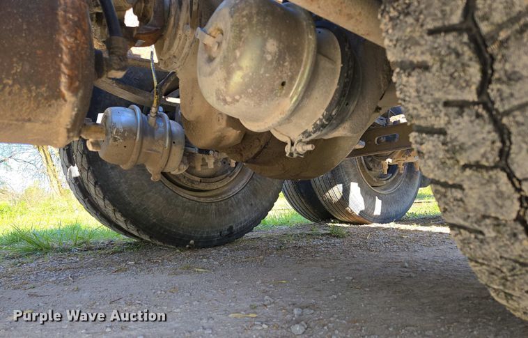 image for item DP6330 1994 International 8200 semi truck