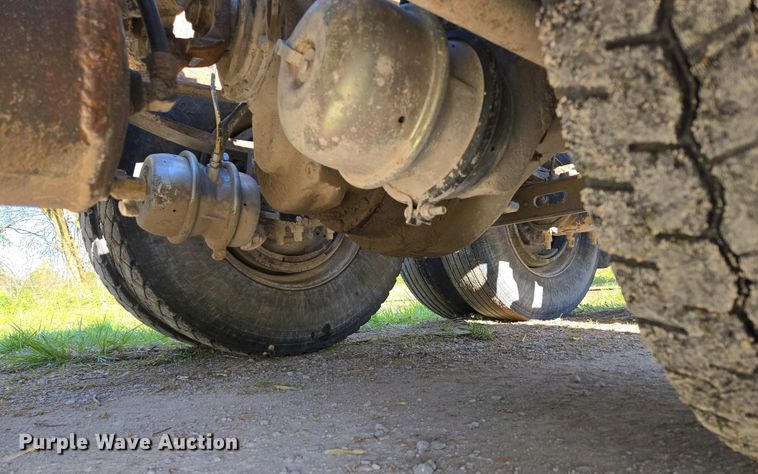 image for item DP6330 1994 International 8200 semi truck