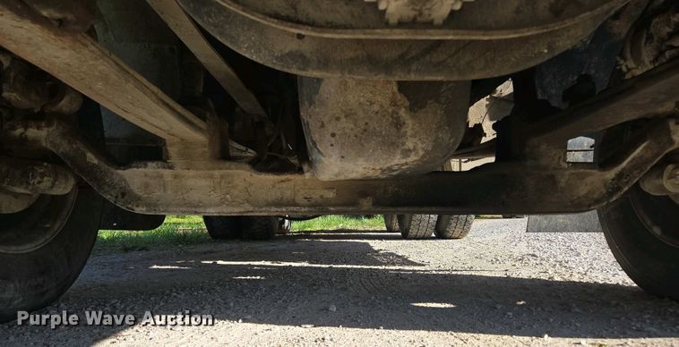 image for item DP6330 1994 International 8200 semi truck