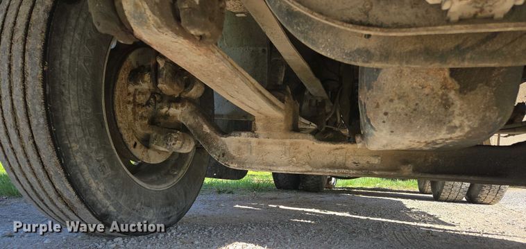 image for item DP6330 1994 International 8200 semi truck