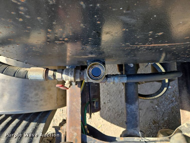 image for item DP6330 1994 International 8200 semi truck