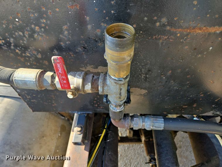 image for item DP6330 1994 International 8200 semi truck