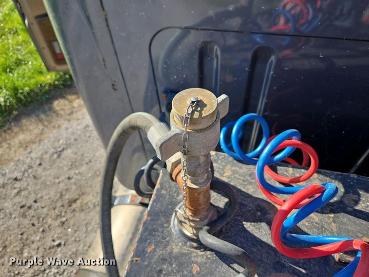 image for item DP6330 1994 International 8200 semi truck