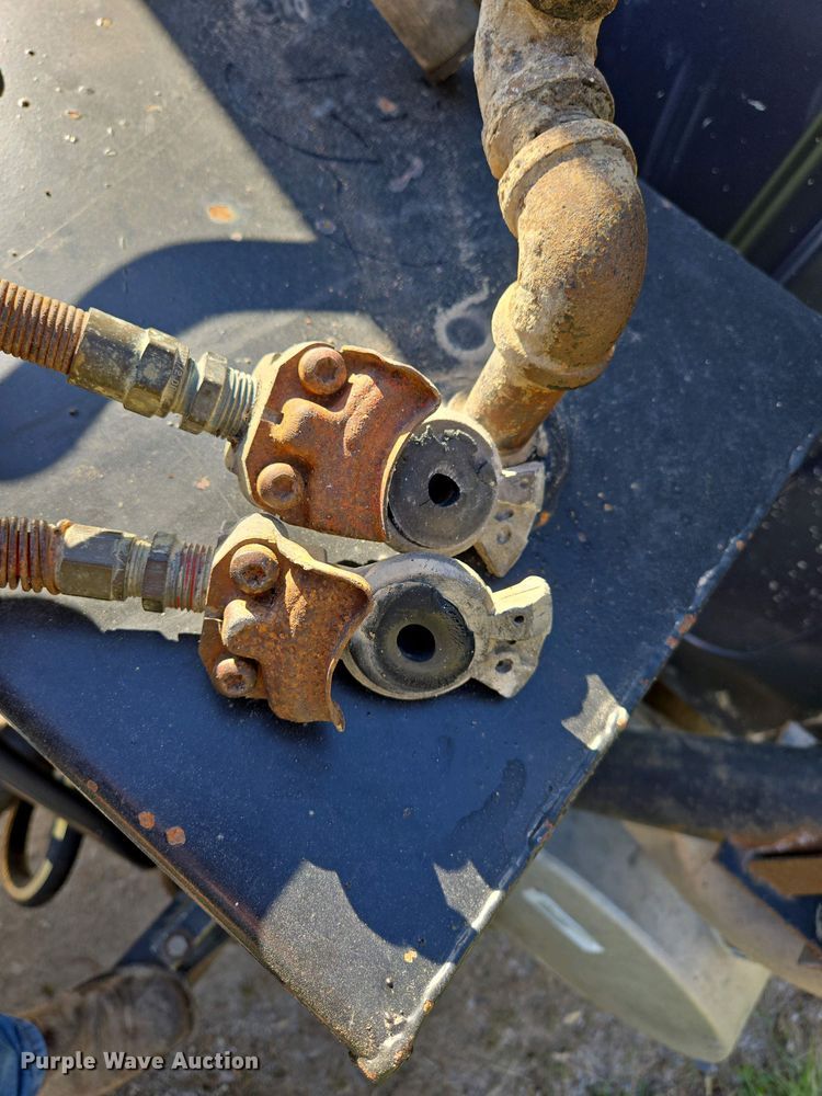 image for item DP6330 1994 International 8200 semi truck