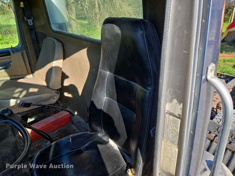 image for item DP6330 1994 International 8200 semi truck