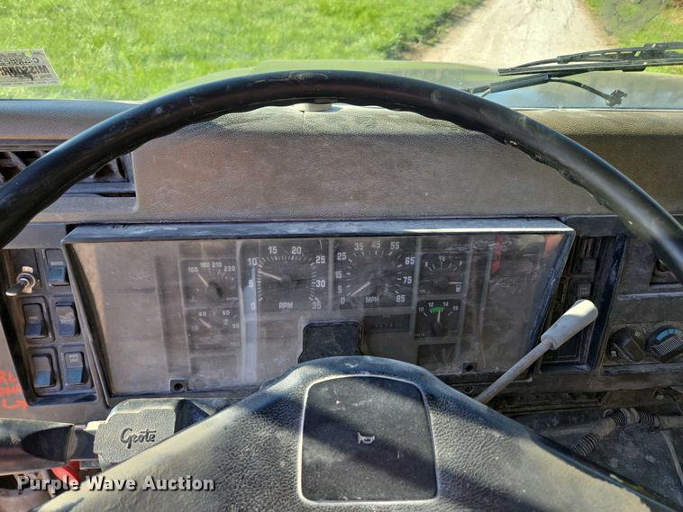 image for item DP6330 1994 International 8200 semi truck