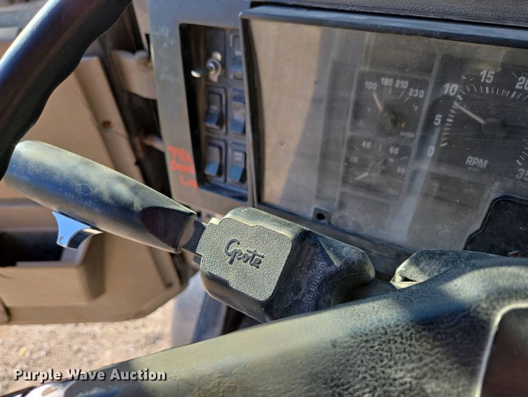 image for item DP6330 1994 International 8200 semi truck