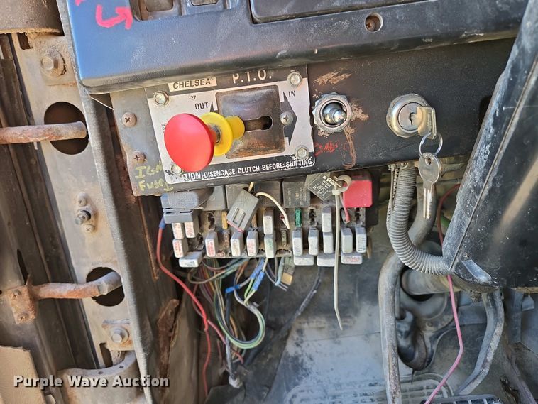 image for item DP6330 1994 International 8200 semi truck