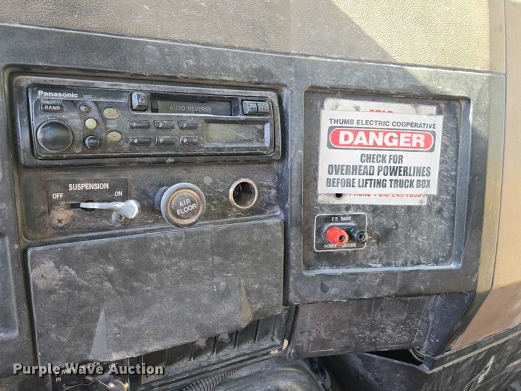 image for item DP6330 1994 International 8200 semi truck