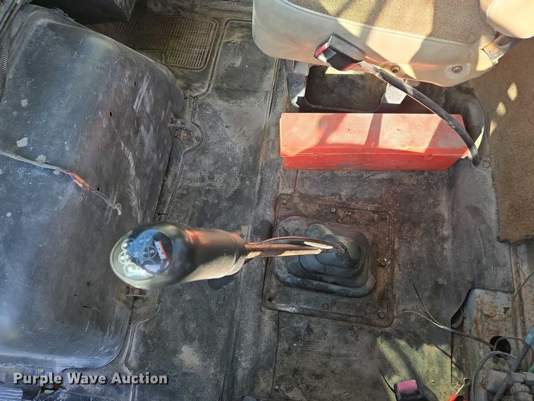 image for item DP6330 1994 International 8200 semi truck