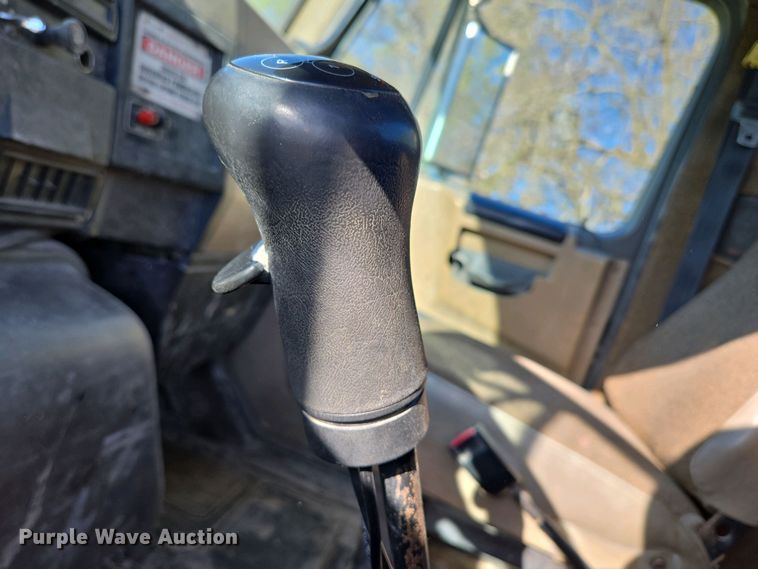 image for item DP6330 1994 International 8200 semi truck