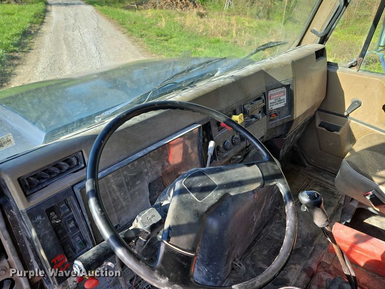 image for item DP6330 1994 International 8200 semi truck