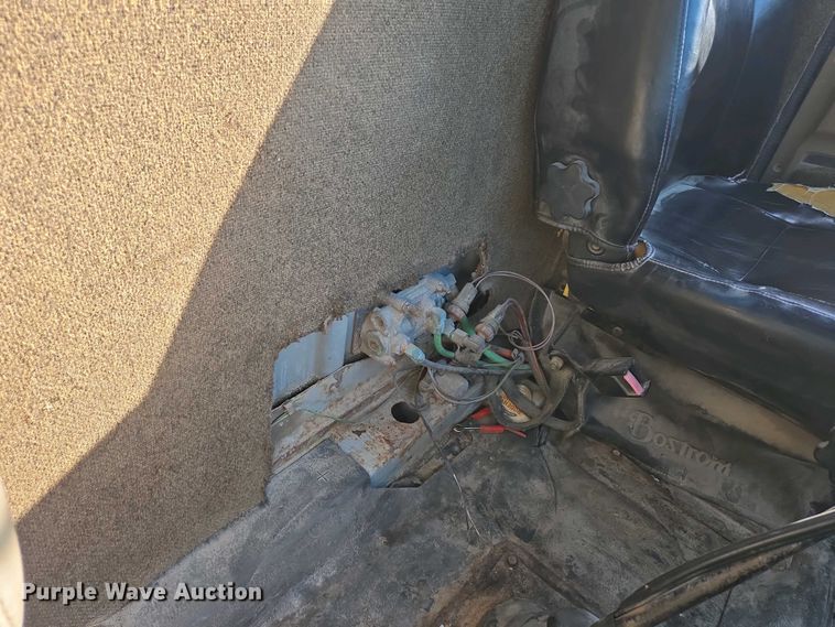 image for item DP6330 1994 International 8200 semi truck