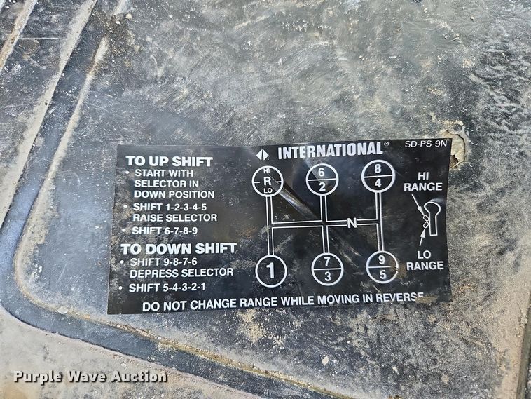 image for item DP6330 1994 International 8200 semi truck