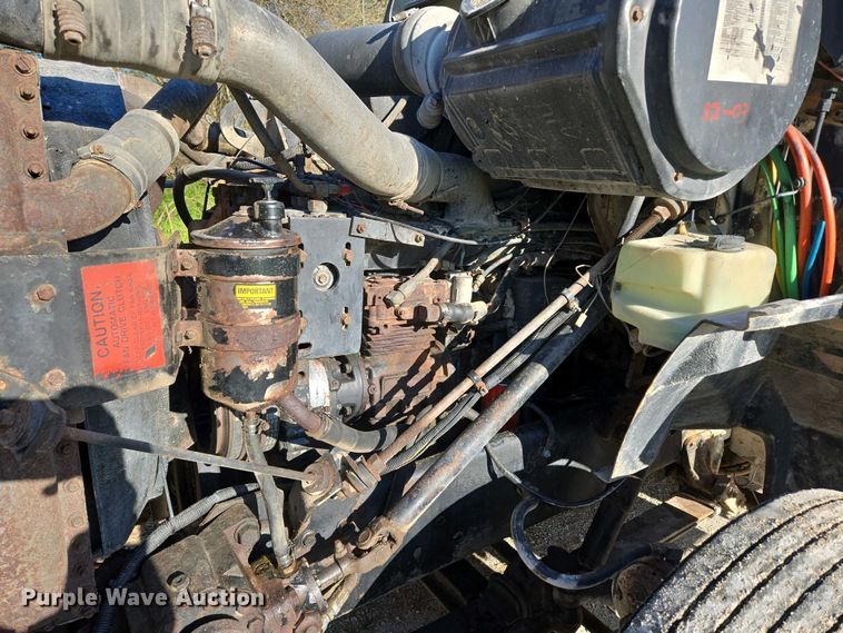 image for item DP6330 1994 International 8200 semi truck